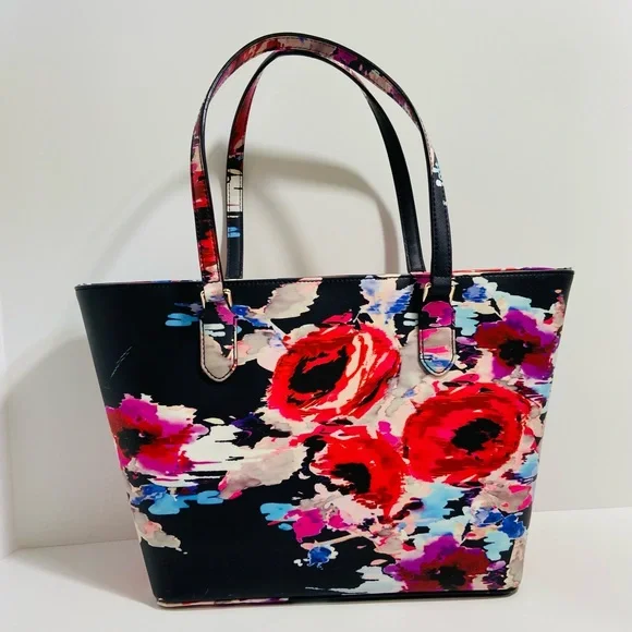 KATE SPADE ♠️ floral bag you are going to love. CUTE for any occasion. Like New - Picture 3 of 11